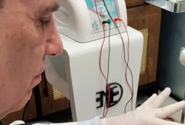 درمان آکنه دکتر پاردس